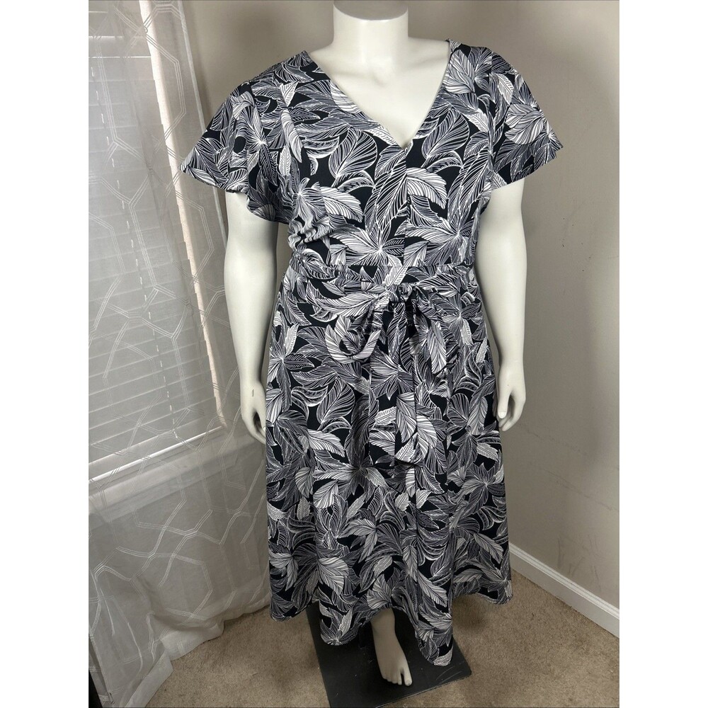 Lane‎ Bryant Dress Womens 26 Black White High Low Polished Professional Career